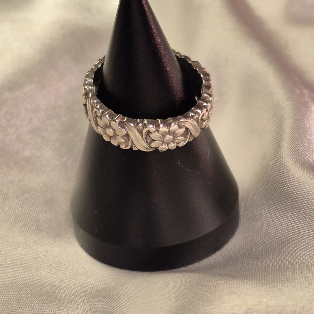 Gorgeous Sterling Silver Floral Ring.  Size 7 Marked "STERLING".  Boho Bali - Picture 4 of 4